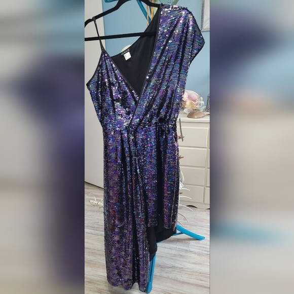 Venus Asymmetrical Sequin Dress - Picture 3 of 5